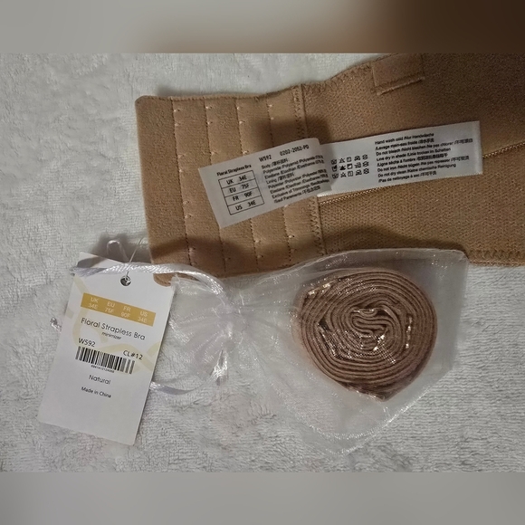 Elegant Lace Strapless Bra in Tan - Picture 6 of 9